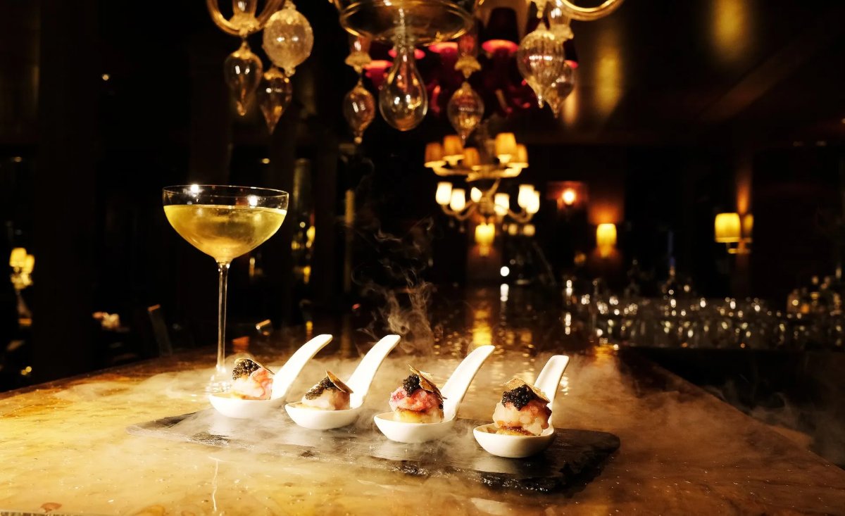 Locandina di Capodanno a Palazzina Grassi: The Secret Hotel - Forever Tomorrow