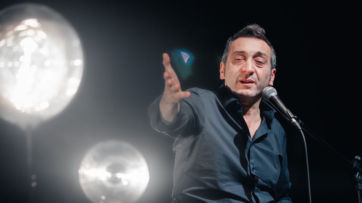 Locandina di Corrado D’Elia in Galileo, oltre le stelle