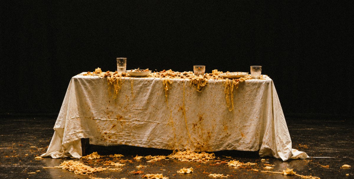 Locandina di COSÌ È (SE VI PARE) / Performance-indagine su Pirandello