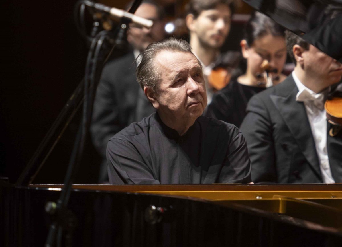 Locandina di Direttore: Ryan McAdams, pianoforte: Mikhail Pletnëv