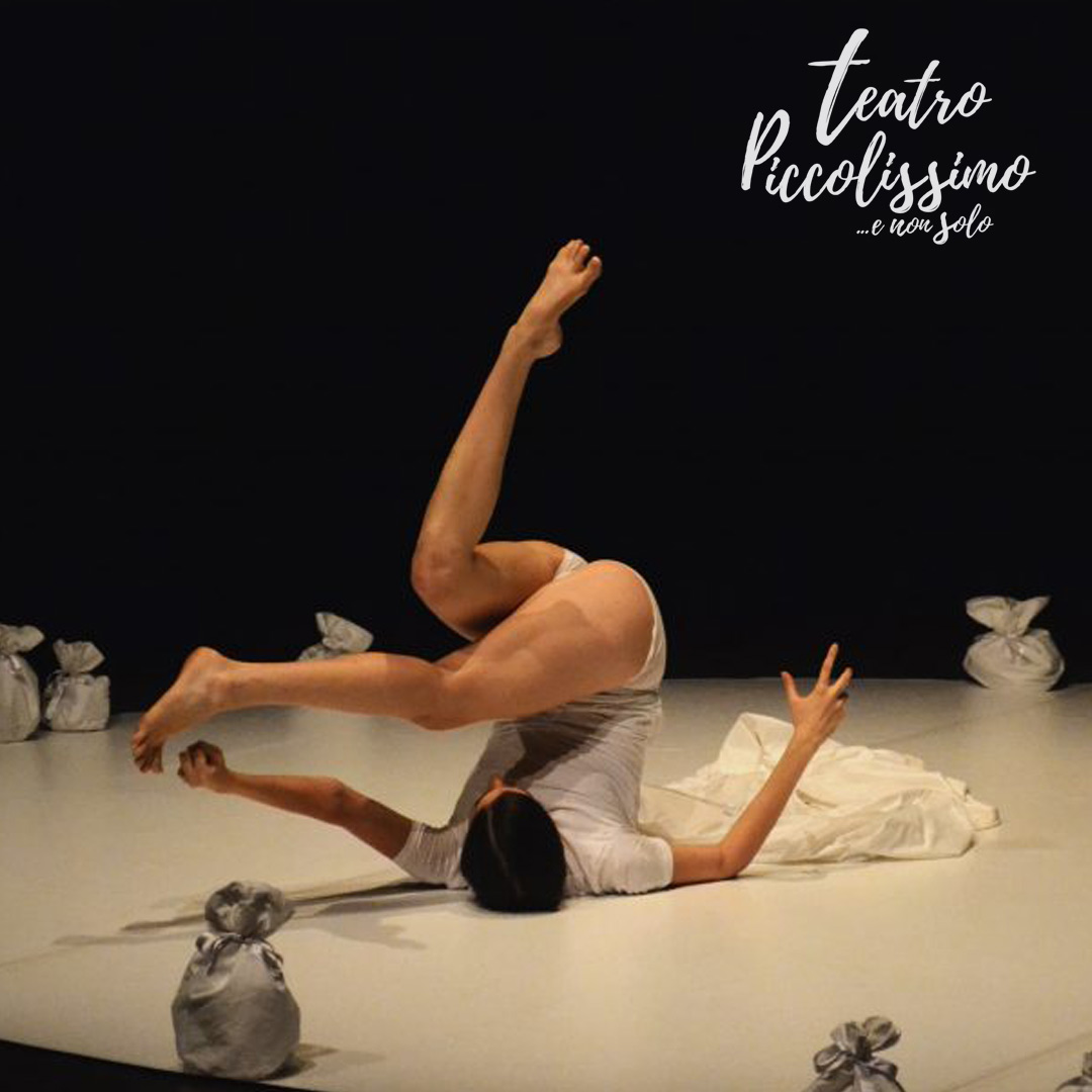 Locandina di “Gira gira, danza la vita” 2/6 anni
