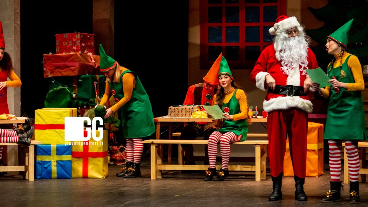 Locandina di GLI ELFI DI BABBO NATALE