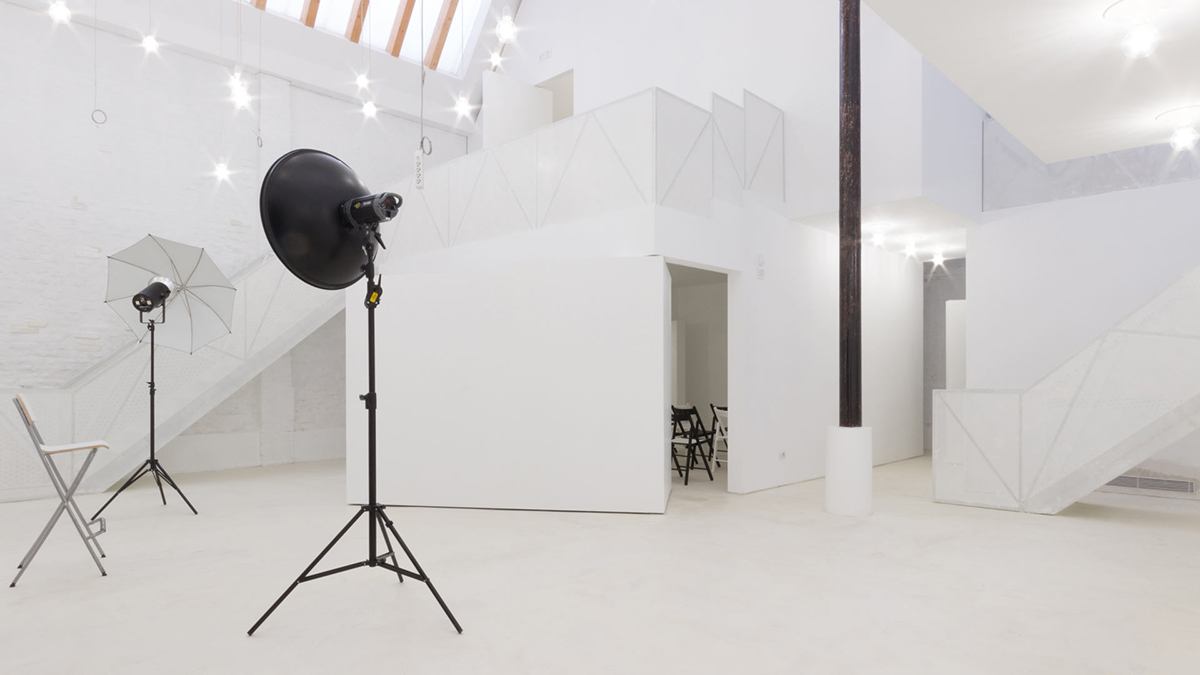 Locandina di Identità: Laboratorio sull’autoritratto fotografico come indagine di sé