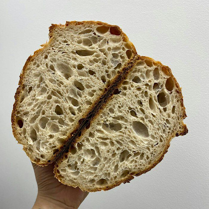 Locandina di IL PANE ALL'ALBA: MANI IN PASTA