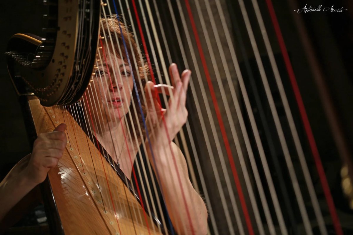 Locandina di Junctions Beyond Jazz - Le frontiere dell’arpa: Lucia Bova