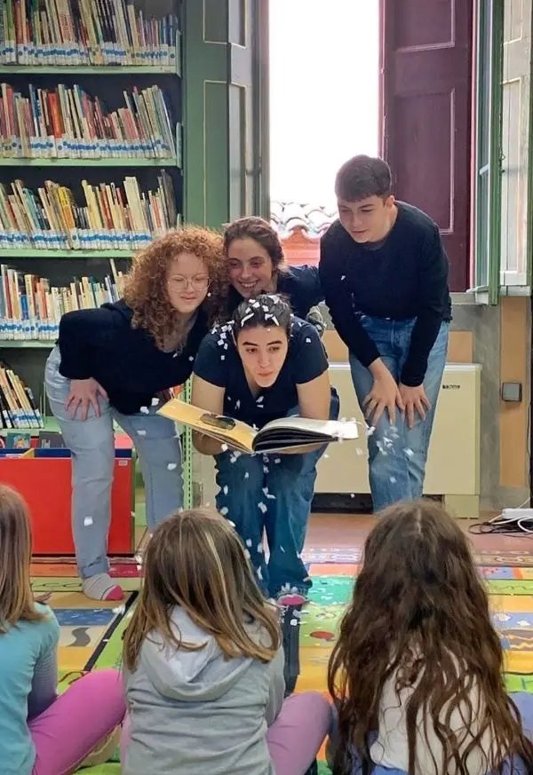 Locandina di La biblioteca va a teatro