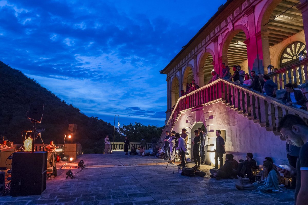 Locandina di Le chiese moderne: cattedrali d’arte
