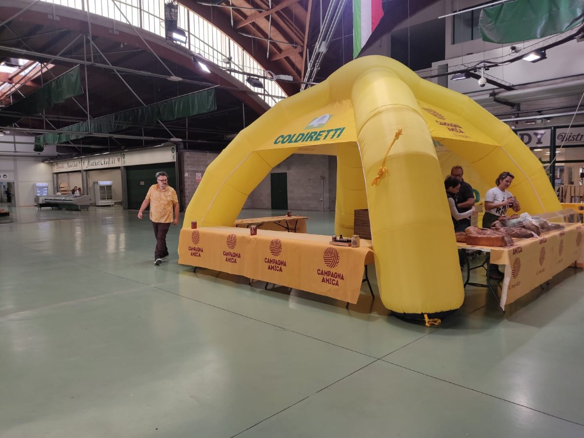 Locandina di Mercato Campagna Amica presso il Mercato Ittico di Milano