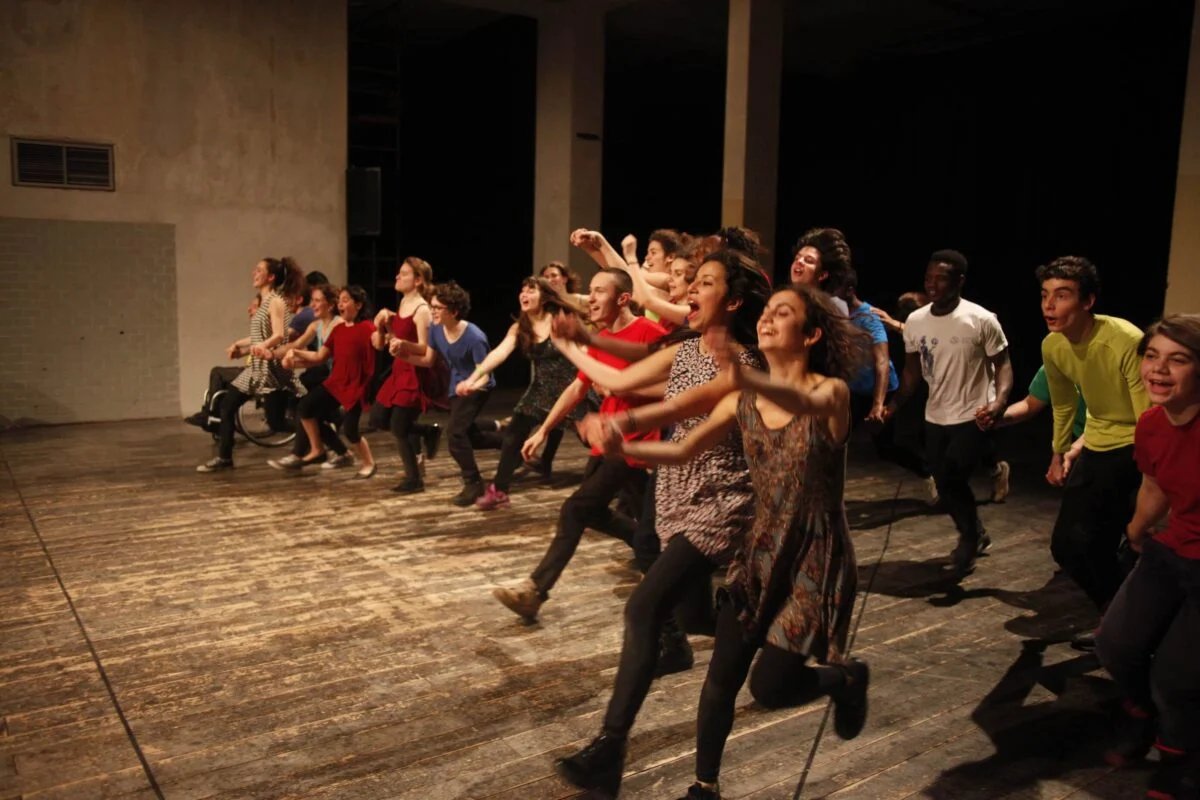 Locandina di non-scuola: laboratorio di teatro con adolescenti