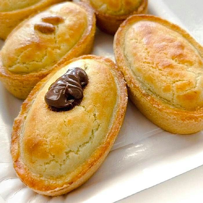 Locandina di PASTICCIOTTI SALENTINI: IL GUSTO AUTENTICO DELLA TRADIZIONE