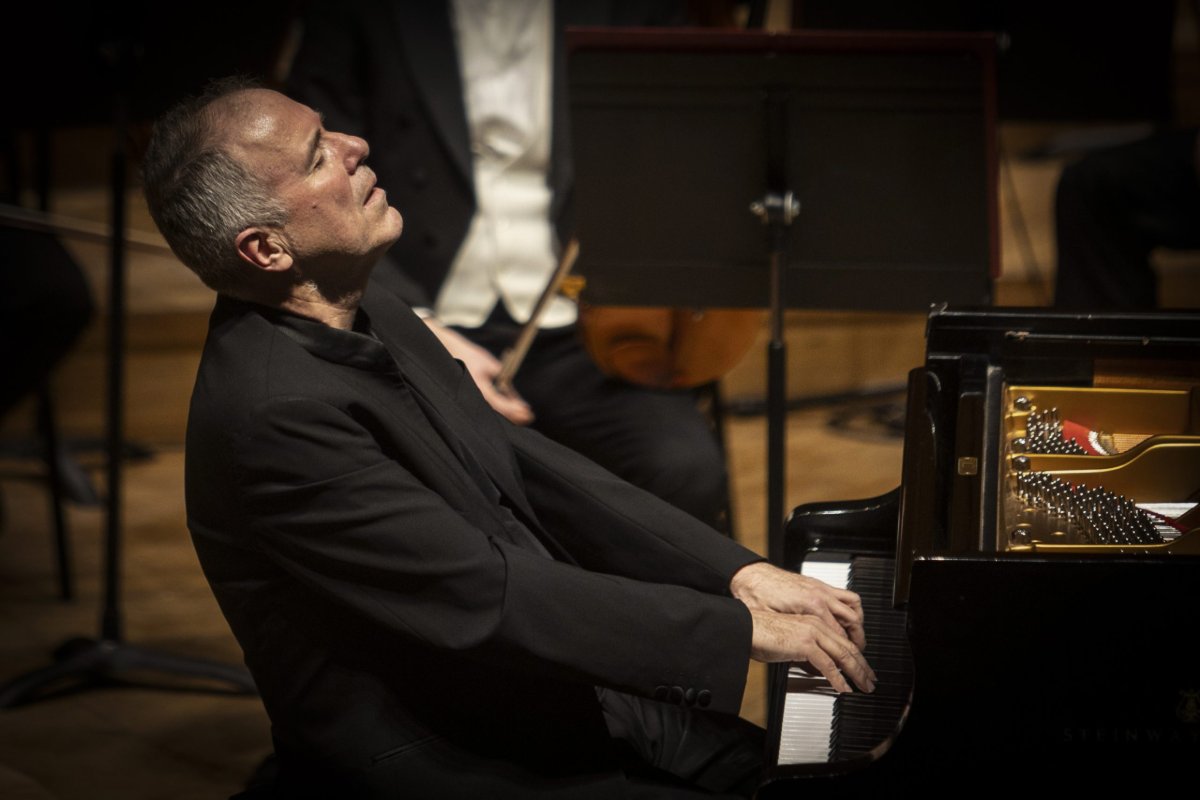 Locandina di Pianoforte concertatore: Alexander Lonquich