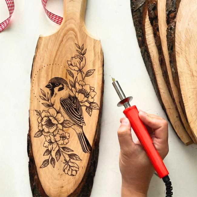 Locandina di Pirografia su tagliere di legno