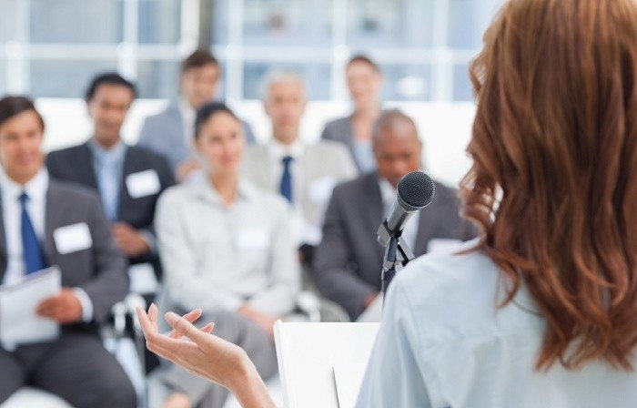 Locandina di PUBLIC SPEAKING: comunicare in pubblico efficacemente