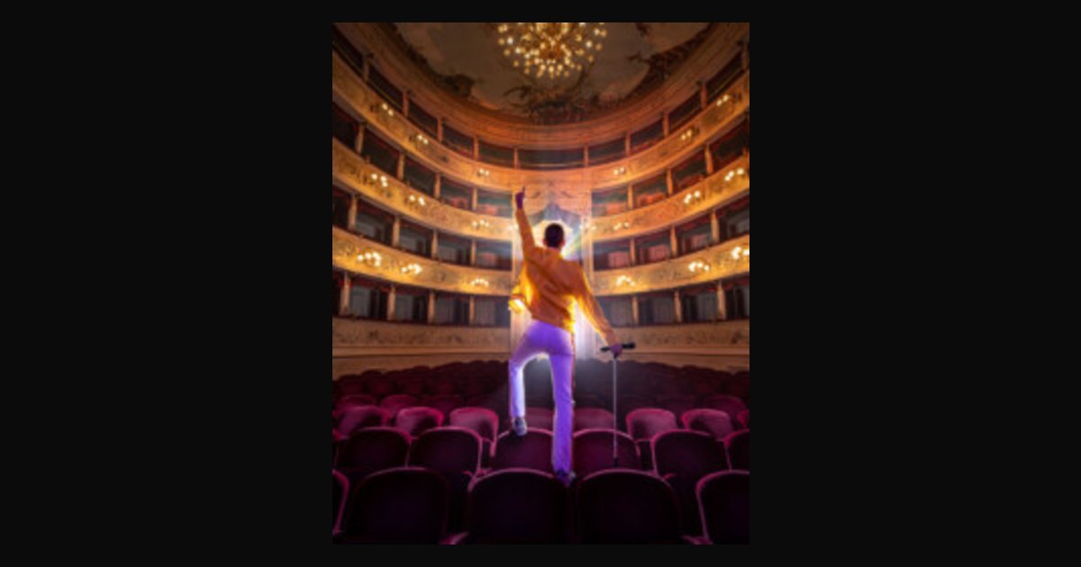 Locandina di Queen Rapsody – La favola dei Queen rivive a teatro con racconti video proiezioni e musica