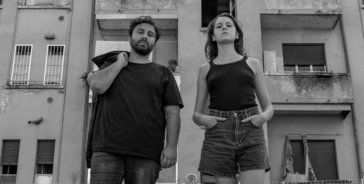 Locandina di QUI VIVREMO BENE