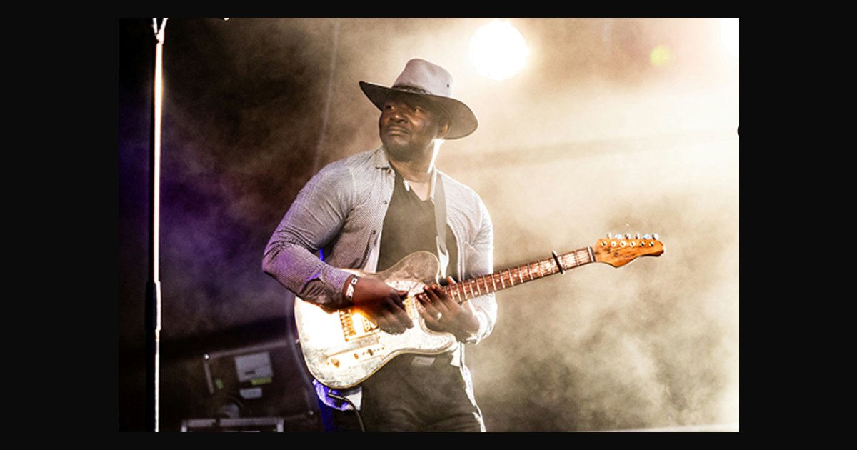 Locandina di SAMBA TOURE' live