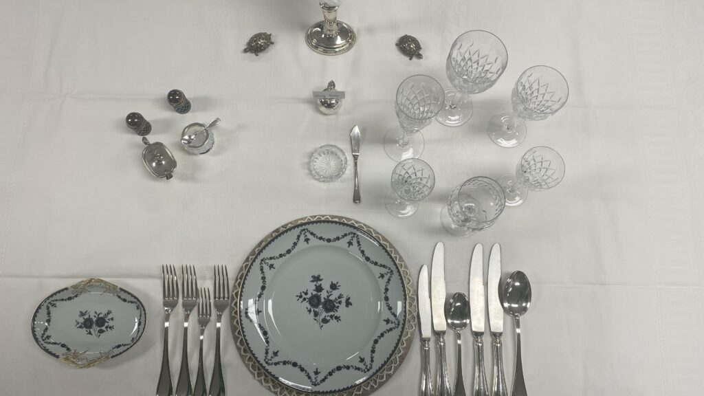 Locandina di Social Graces…etichetta e buone maniere