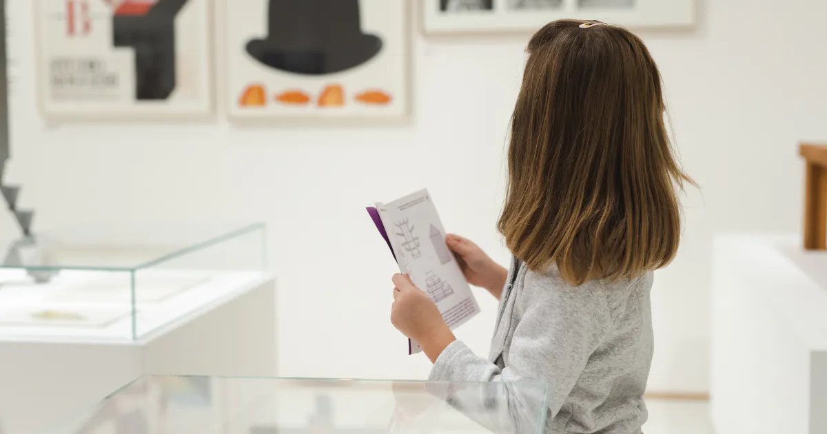 Locandina di Storie al museo