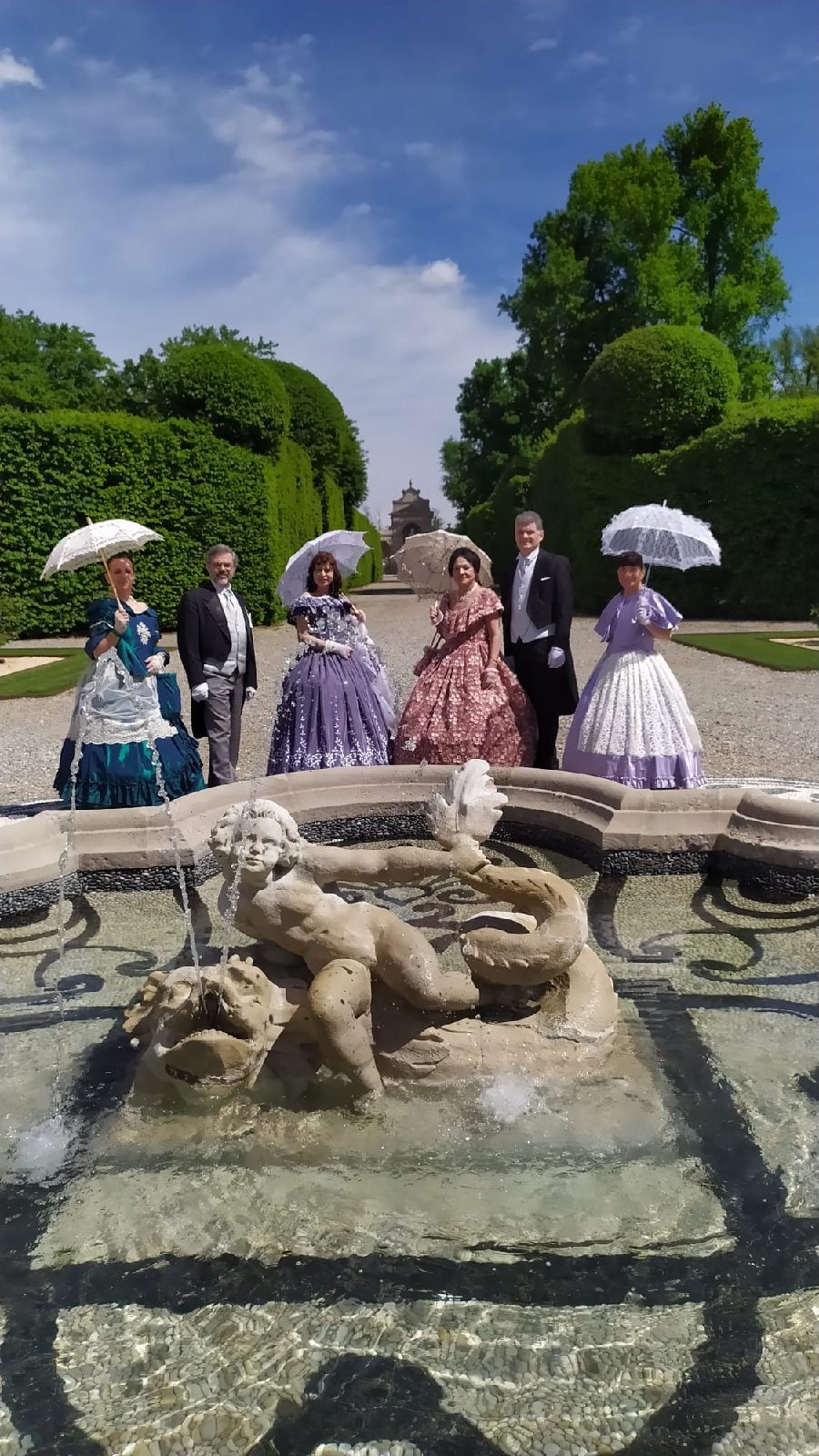 Locandina di Sulle note del tempo. Vita, danze e atmosfere in Villa tra Risorgimento e Belle Époque
